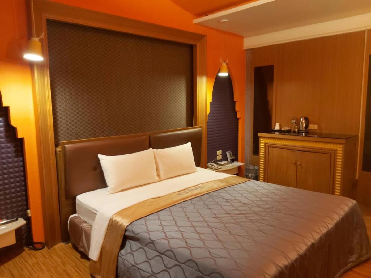 Chateau Motel Kaohsiung Exteriör bild