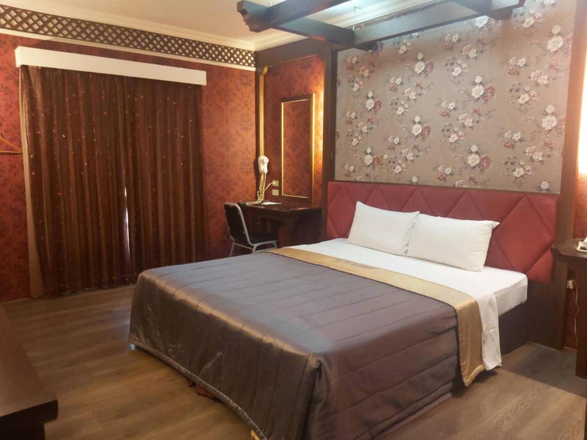 Chateau Motel Kaohsiung Exteriör bild