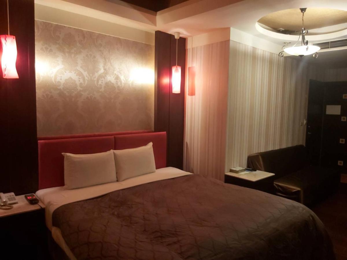 Chateau Motel Kaohsiung Exteriör bild