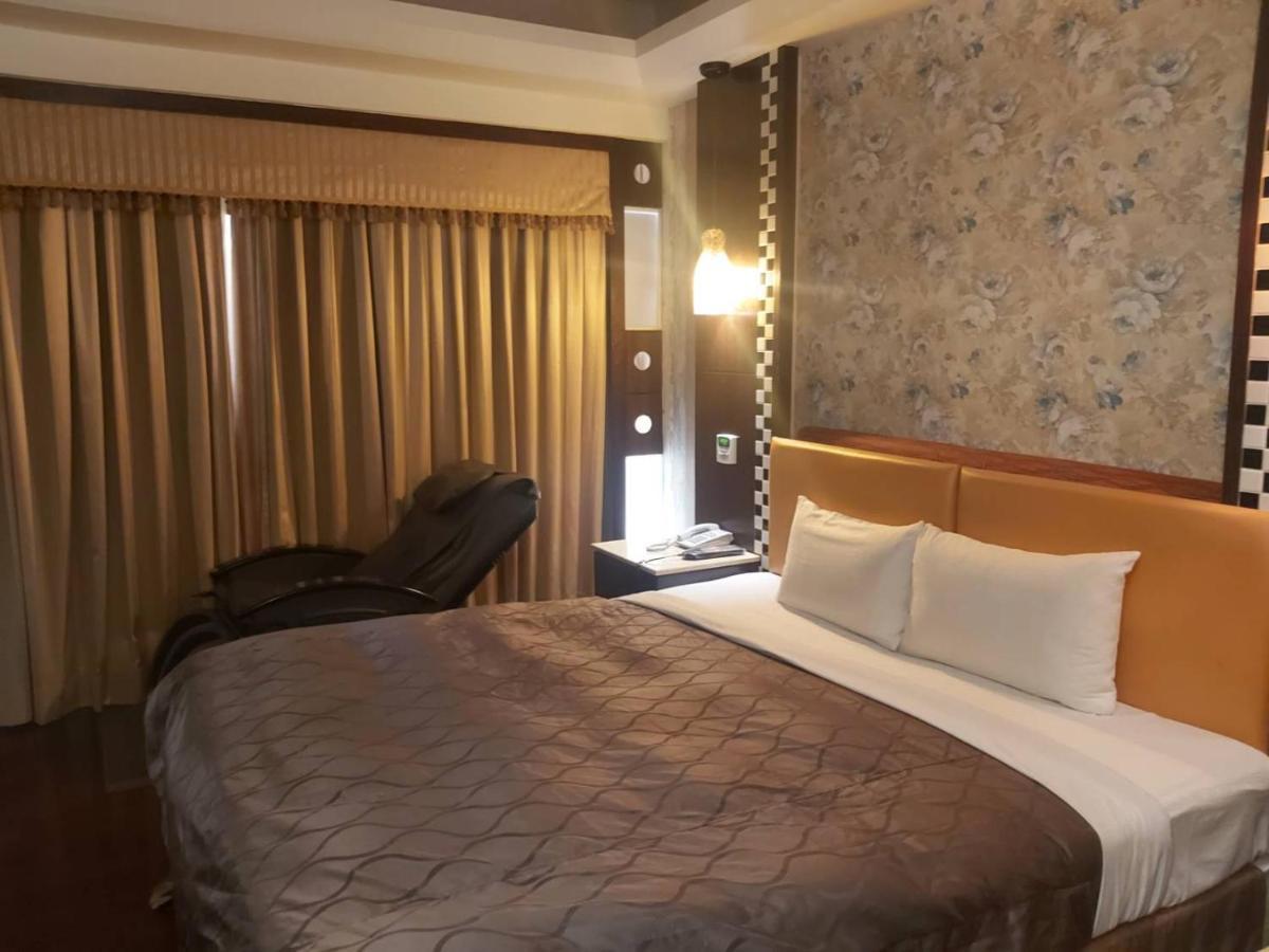 Chateau Motel Kaohsiung Exteriör bild